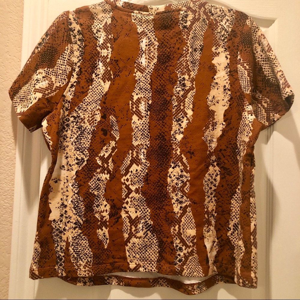 Harlow Grey | Python Print Cropped Tee - Picture 3 of 3